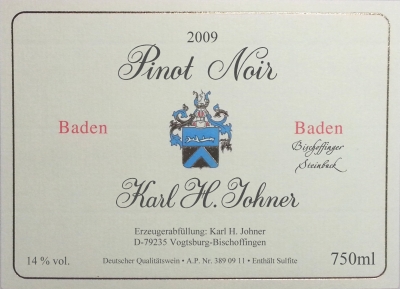 Karl H. Johner Pinot Noir Steinbuck 2009 - 5 ud af 5 stjerner uger 44 i Vinavisen.dk: Let og meget elegant rødvin med Pinot-druens gode smag. Vinen er harmonisk og afrundet - fire år gammel - og med fint krydderi (peber) samt en lille sødme og tilpas syre. Dyr, men dejlig. Skænk den let afkølet, gerne 14-15 grader.